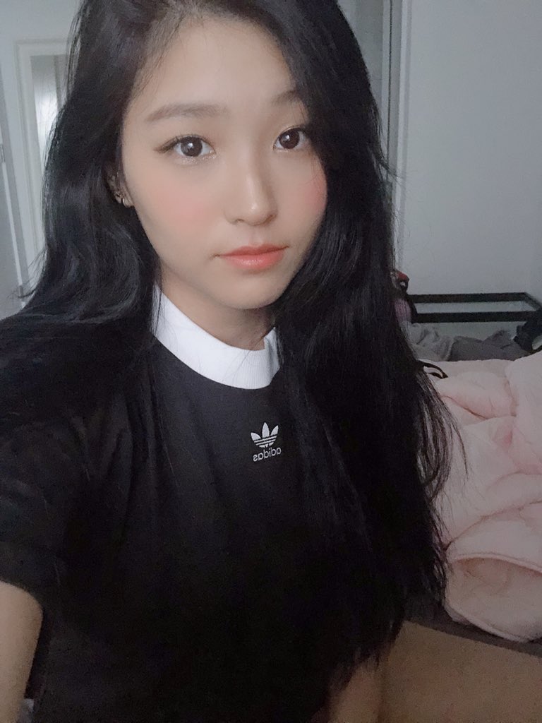 Hyoon / Aikuros #emWkzO2Q